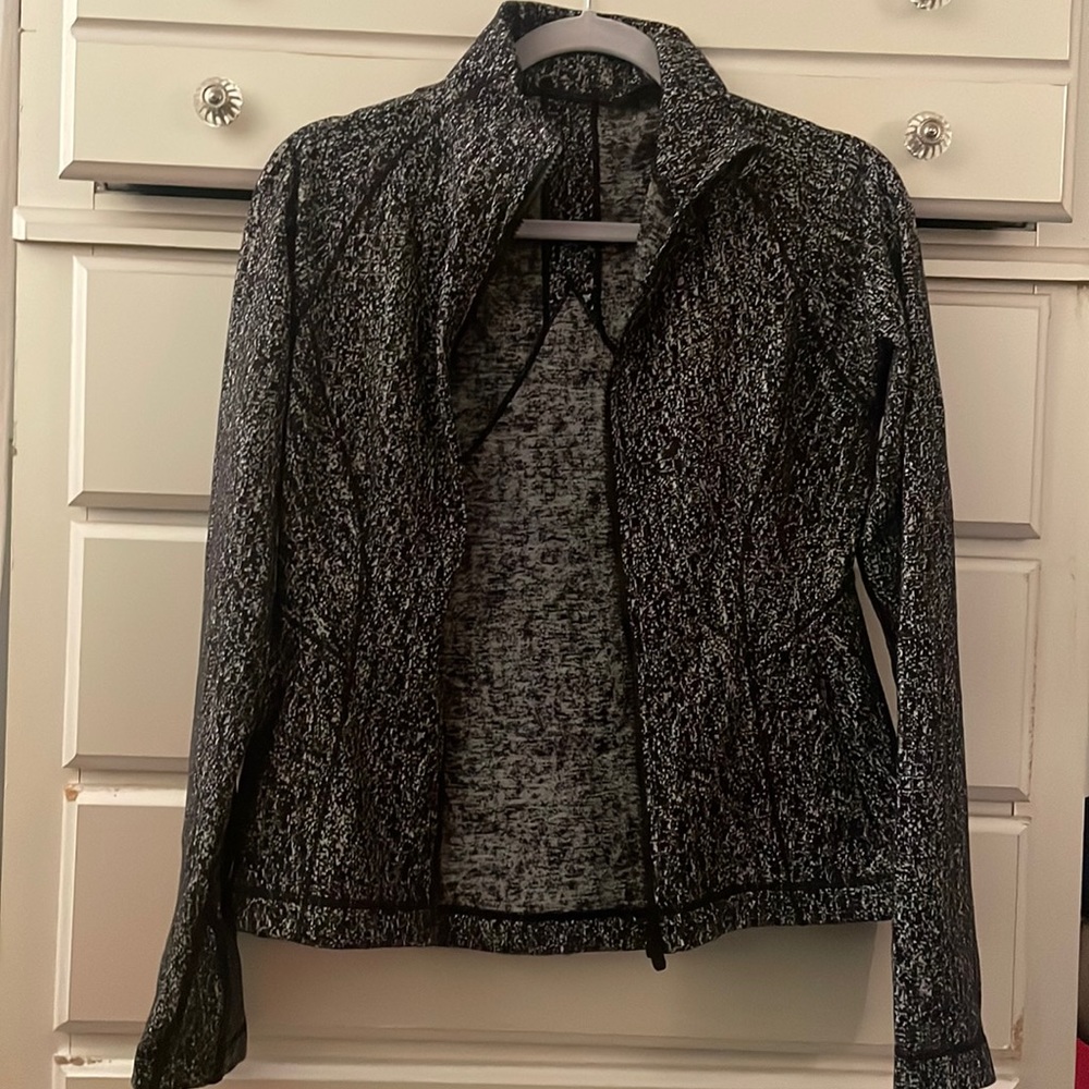 Lululemon jacket size 8